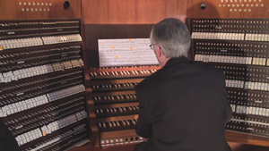 Ernst-Erich Stender an der Großen Orgel zu Sankt Marien, Lübeck